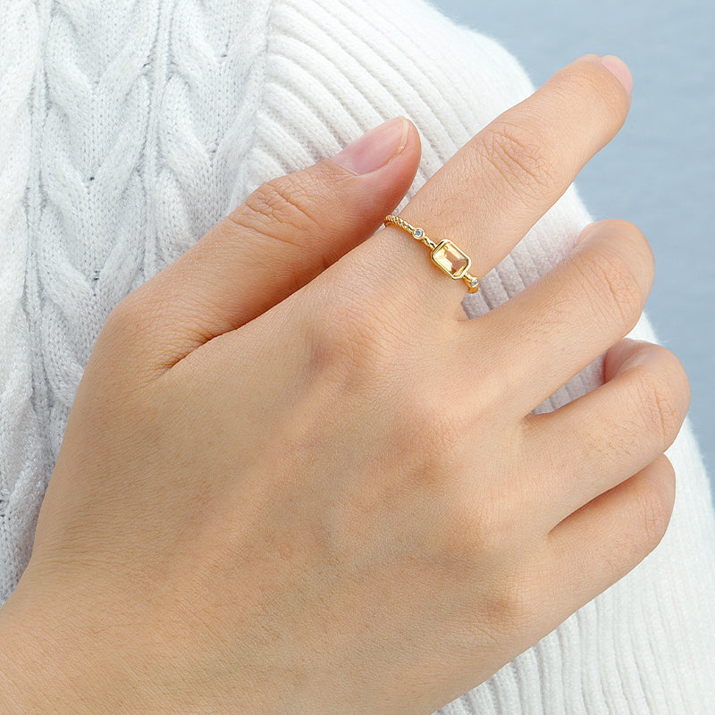 Soft Gem Twist Ring