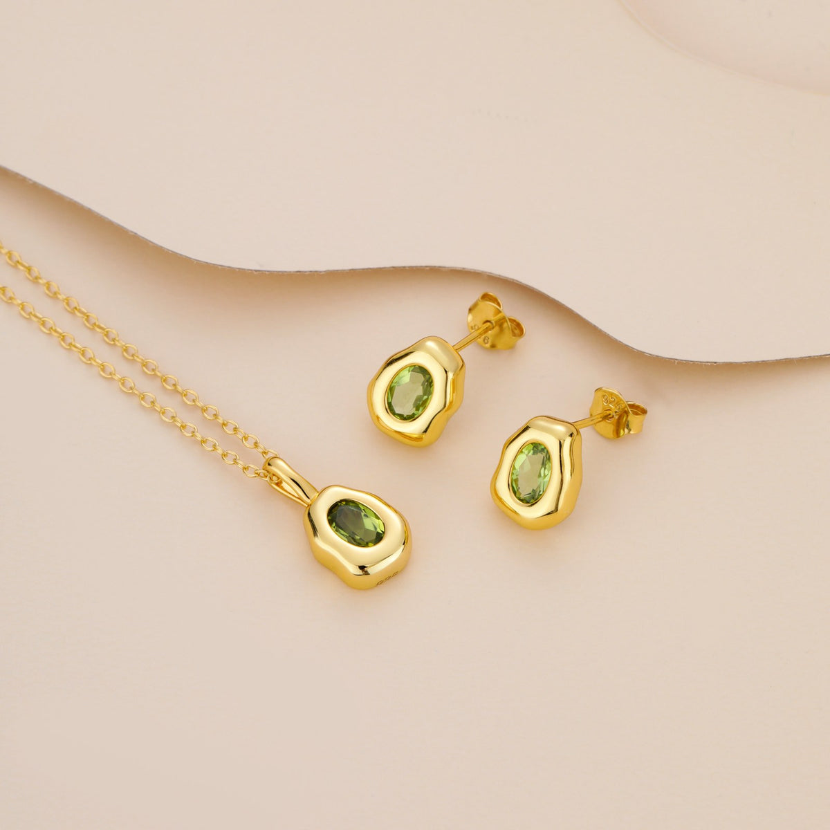 Dunes collection ring, necklace and earrings with gemstones
